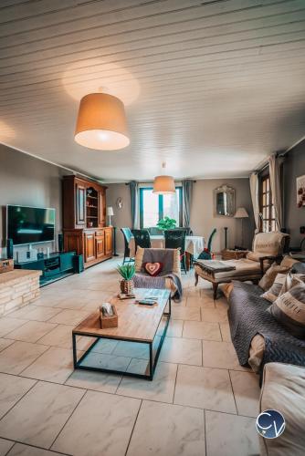 Superbe Villa avec Piscine et vue sur le Village in Venejan