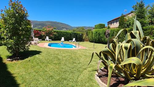 Swimming pool, Casa rural O CARBALLO DA PEDRA in As Laxas