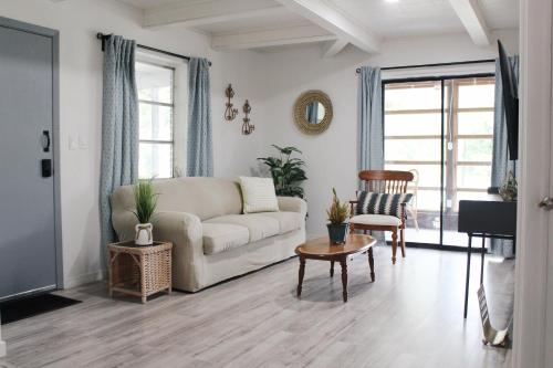 Cozy 3BR Home near Weeki Wachee in Spring Hill, USA