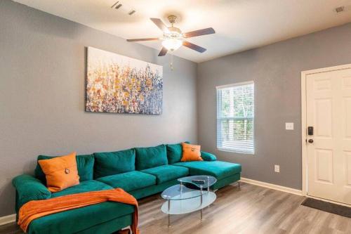 Modern Retreat near Hartsfield-Jackson Airport