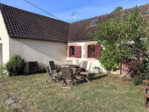 Gîte Toulon-sur-Allier, 3 pièces, 4 personnes - FR-1-489-463