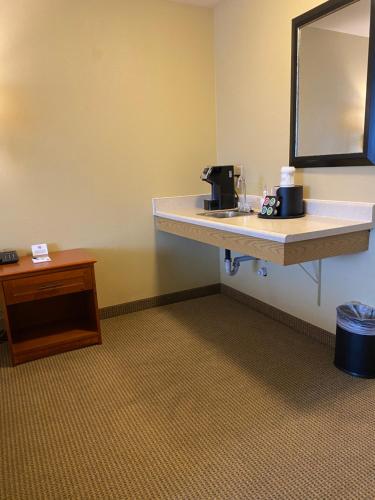 Best Western Plus Skagit Valley Inn and Convention Center - main image