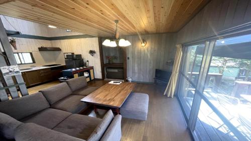 Cottage (5 Adults)