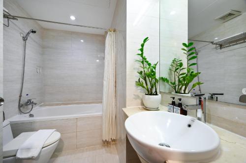 Pearl Central Hotel- Near Nguyen Hue street