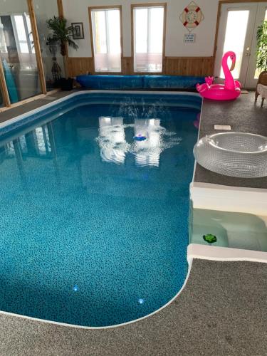 Q Estate Guest Suite heated indoor pool