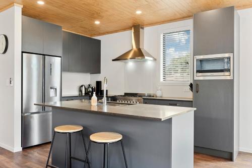 Létesítmények, Custom designed holiday home, next to Cycleway. in Te Aroha