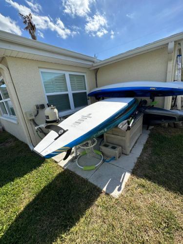 Sunny Waterfront Oasis! Prívate Pool, Hot Tub and Dock