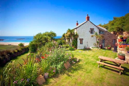 Tresillian, Stunning Spacious Cottage By Beach Sea-views Large Gardens