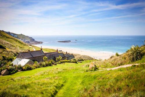 Penrose, Cornish Cottage With Sea Views, Garden & Patio By the Beach