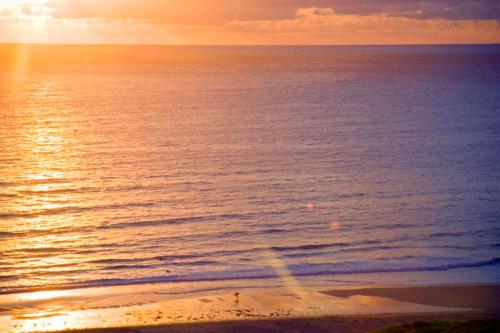 Penrose, Cornish Cottage With Sea Views, Garden & Patio By the Beach