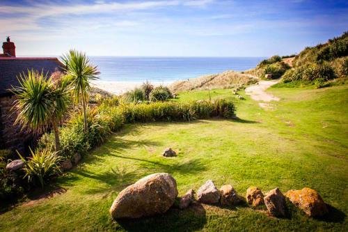 Penrose, Cornish Cottage With Sea Views, Garden & Patio By the Beach