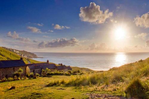 Penrose, Cornish Cottage With Sea Views, Garden & Patio By the Beach