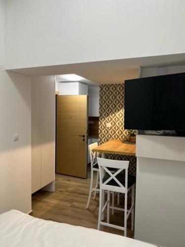 One-Bedroom Apartment image 10