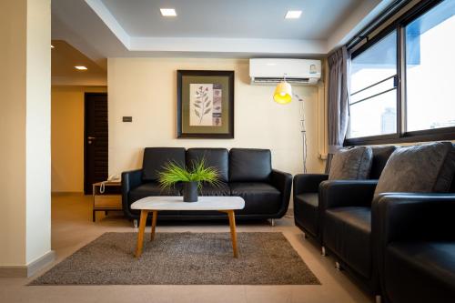 4 bedrooms, 5 beds