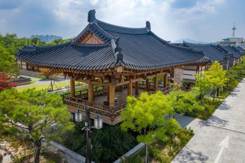 Hanok Stay Namwonyechon by Kensington Namwon