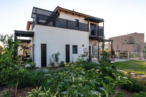 סטייל בקיבוץ in Kfar Szold