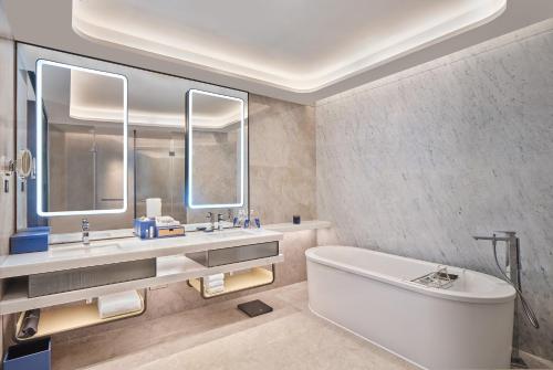 room detail thumbnail 2
