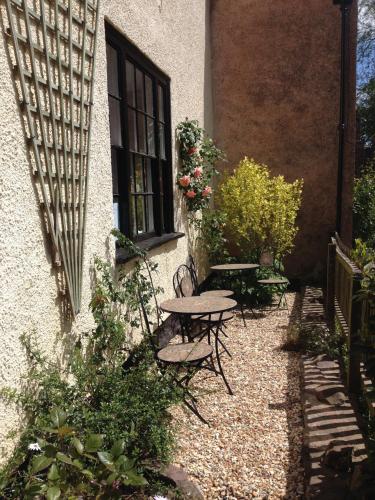 設施, Dunster Mill House in 登斯特