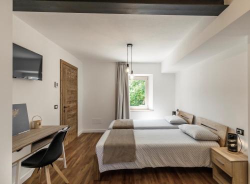 Casa21 - Private Holiday Home for Groups up to 12 with Jacuzzi in Mela