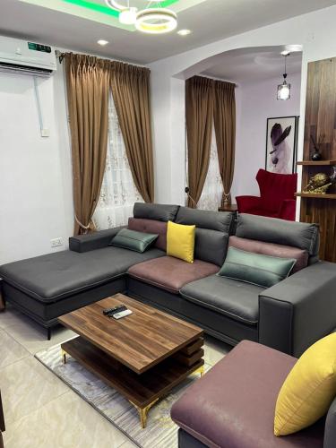 Spacious one bedroom apartment Alagomeji