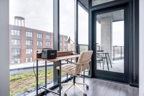 West Loop 2br w gym pool nr Fulton Market CHI-931 thumb 4