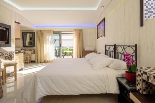 Lume Athens, Athens