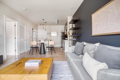 H St 1BR w Rooftop Pool Gym nr Metro WDC-513 in Washington, USA