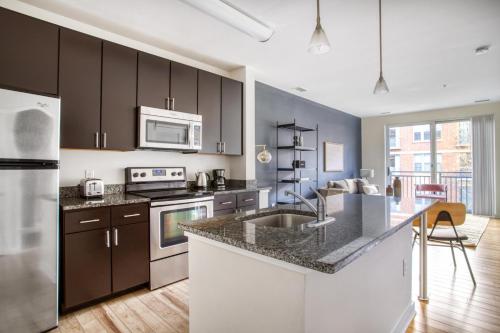 H St 1BR w Rooftop Pool Gym nr Metro WDC-513 in Washington, USA