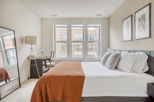 H St 1BR w Rooftop Pool Gym nr Metro WDC-513 in Washington, USA