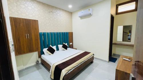 Double Room with Private Bathroom image 1