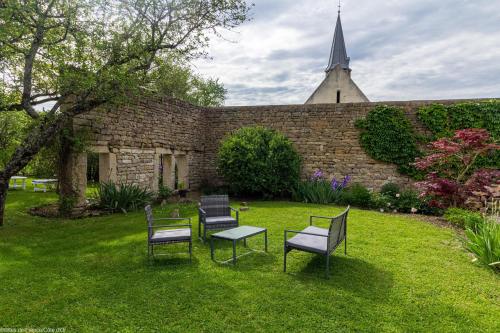 Les tilleuls in Saint-Bernard (Burgundy)