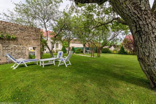 Les tilleuls in Saint-Bernard (Burgundy)