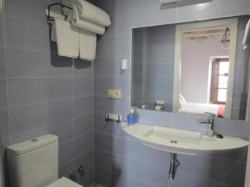 Apartamentos Turísticos El Losal - image 4