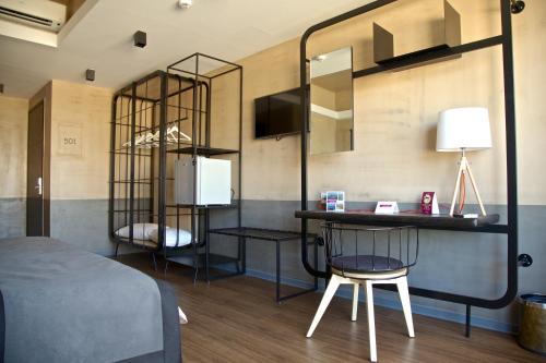 Adonis City Hotel - image 2