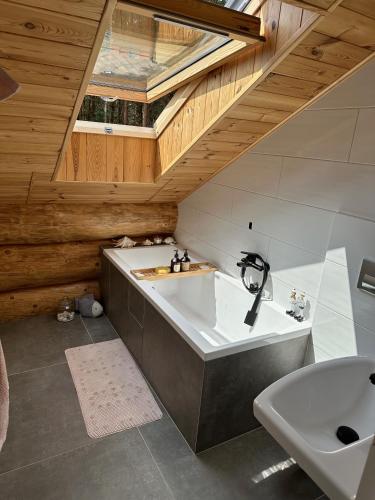 Ванна кімната, Wikno Villa in Нідзіца 