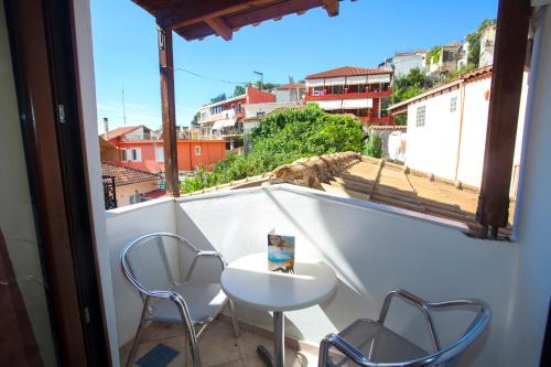 Paradise Hotel - image 6