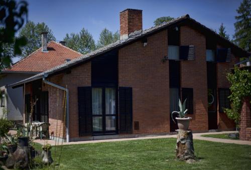 外部景觀, 卡佩塔諾瓦旅館 (Guest House Kapetanova Kuca) in 克里熱夫齊