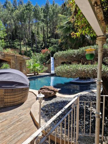 Villa de 5 chambres avec piscine privee jacuzzi et jardin clos a Aubagne