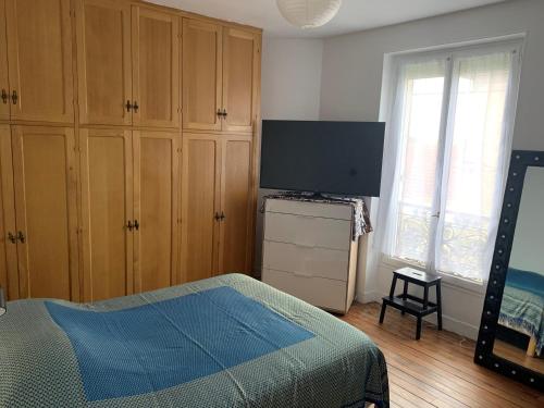 Belle chambre spacieuse - Pension de famille - Neuilly-Plaisance