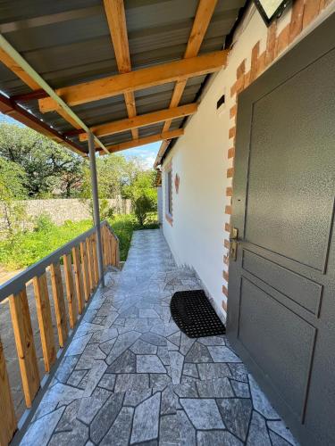 White house Dsegh in Dzoraget