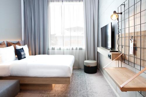 1 queen bed