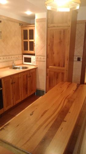 廚房, 拉胡爾韋爾塔公寓 (Casa Rural La Huerta) in 里亞諾