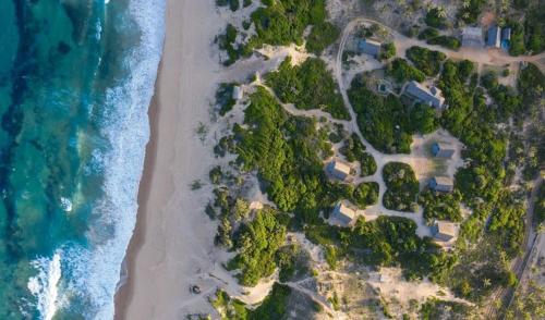 . Singila Ocean Lodge