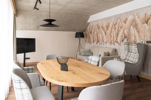 2 bedrooms, 4 beds