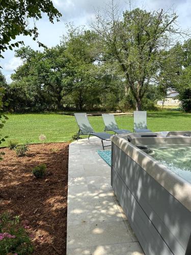 Erkély/terasz, Gîte des Tourterelles (Gite des Tourterelles) in Épineuil-le-Fleuriel