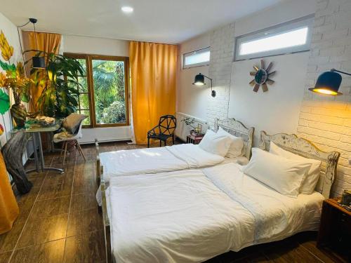 2 twin beds