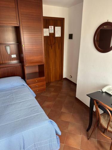 1 twin bed
