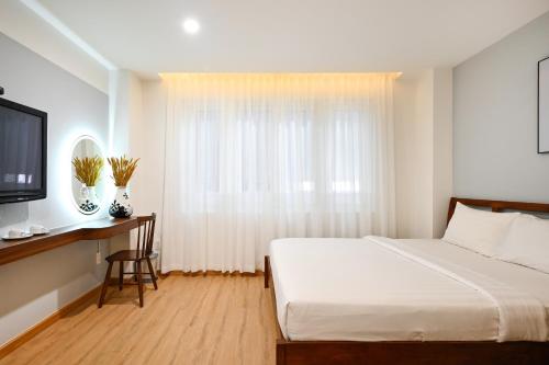 Pearl Central Hotel- Near Nguyen Hue street