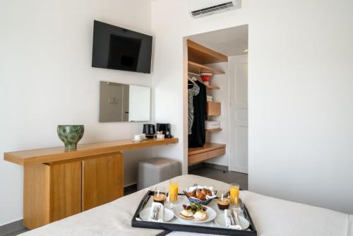 Silver Beach - image 9