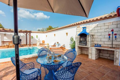 . Elegant Villa in Peñaflor with Private Pool